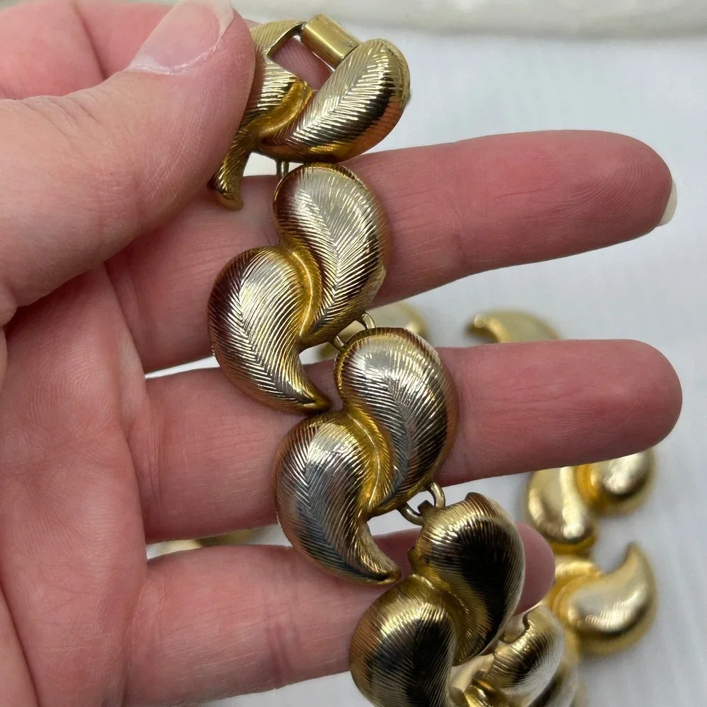 Vintage Brushed Gold Tone Chunky Collar Necklace Costume Jewelry Glam Formal